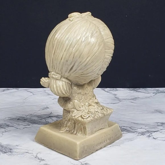 W&R Berries Girl Figurine I Love You This Much 1970 Vintage - Picture 3 of 9